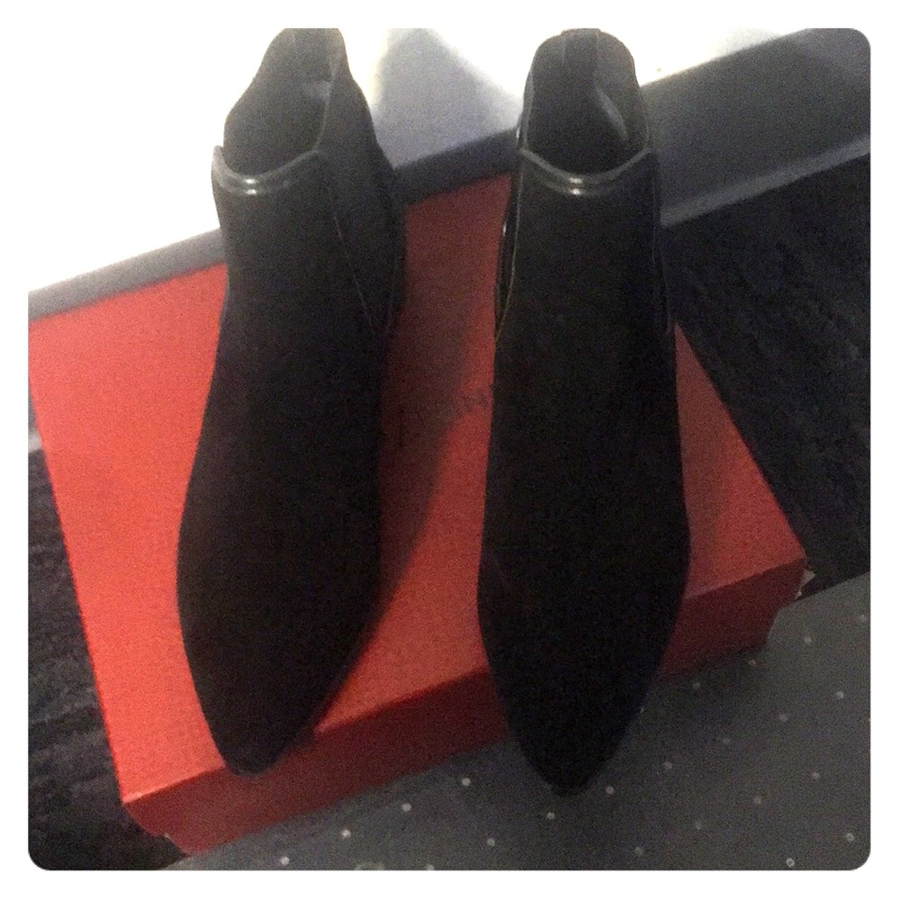 Donald Pliner  new Black boots 9.5